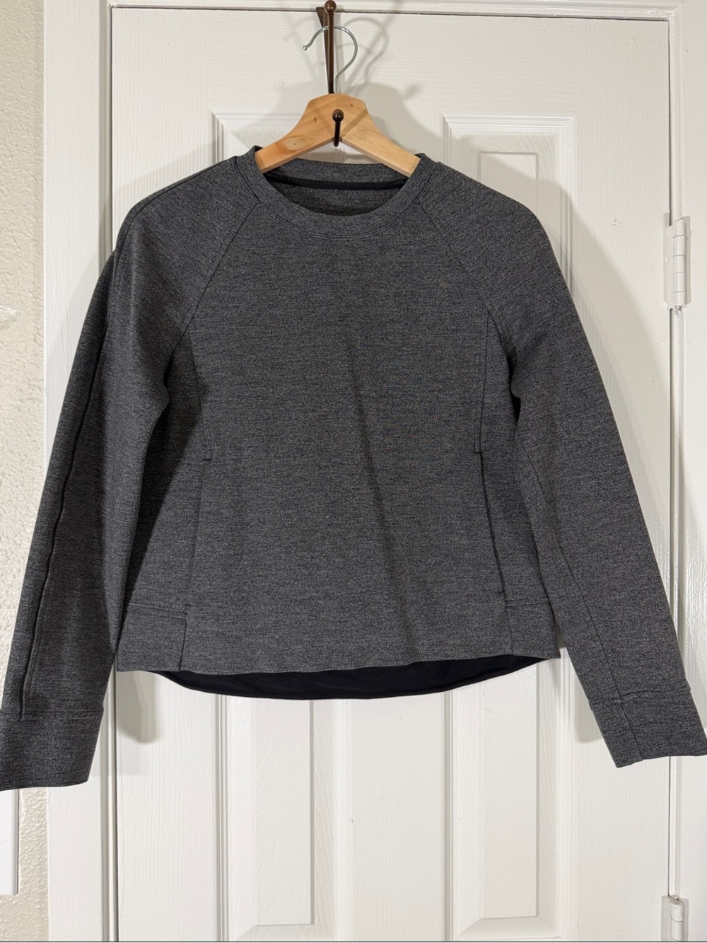 Lululemon Heathered Charcoal Gray Long Sleeve Athletic Top Size 6 Thumbholes